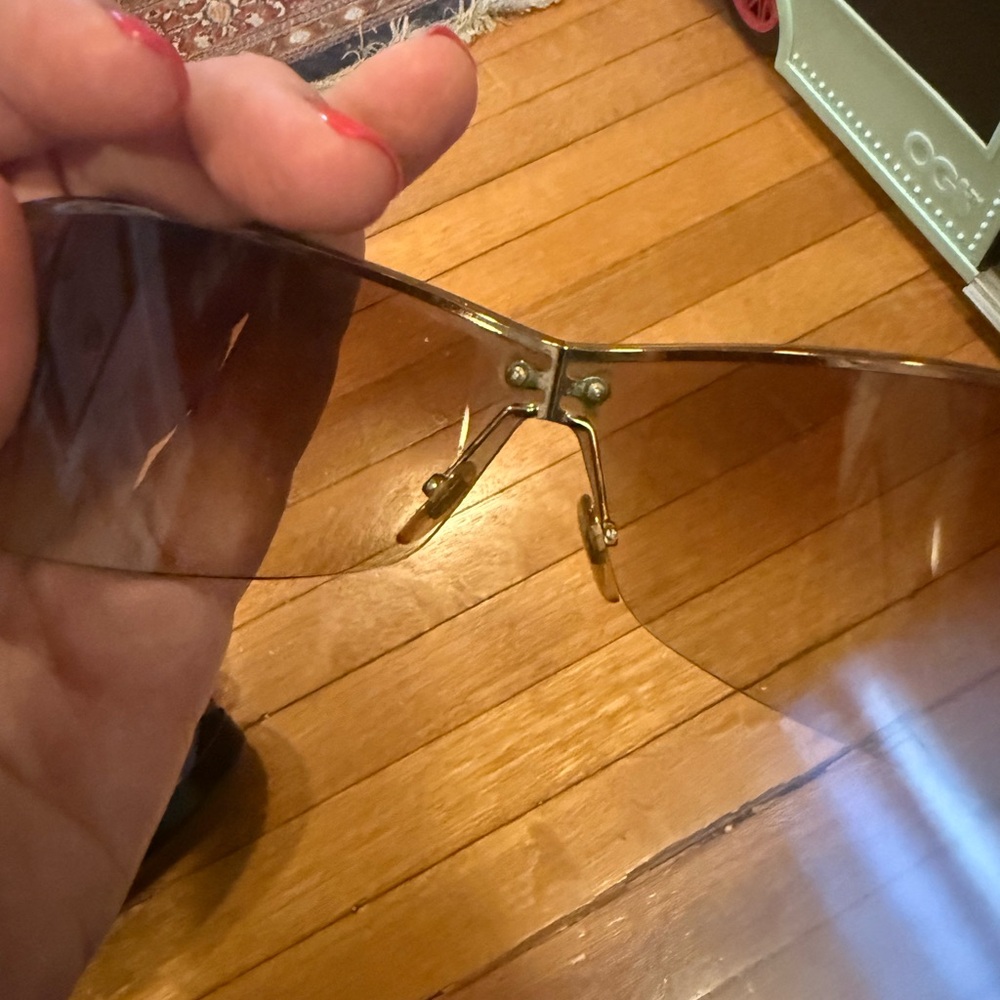 Gucci Women’s Rimless Brown Gradient Shield Sunglasses with Gold Accents - Picture 7 of 11